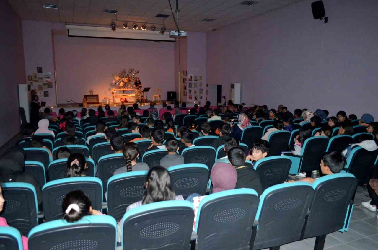Çemişgezek’te şiir dinletisi büyük beğeni topladı