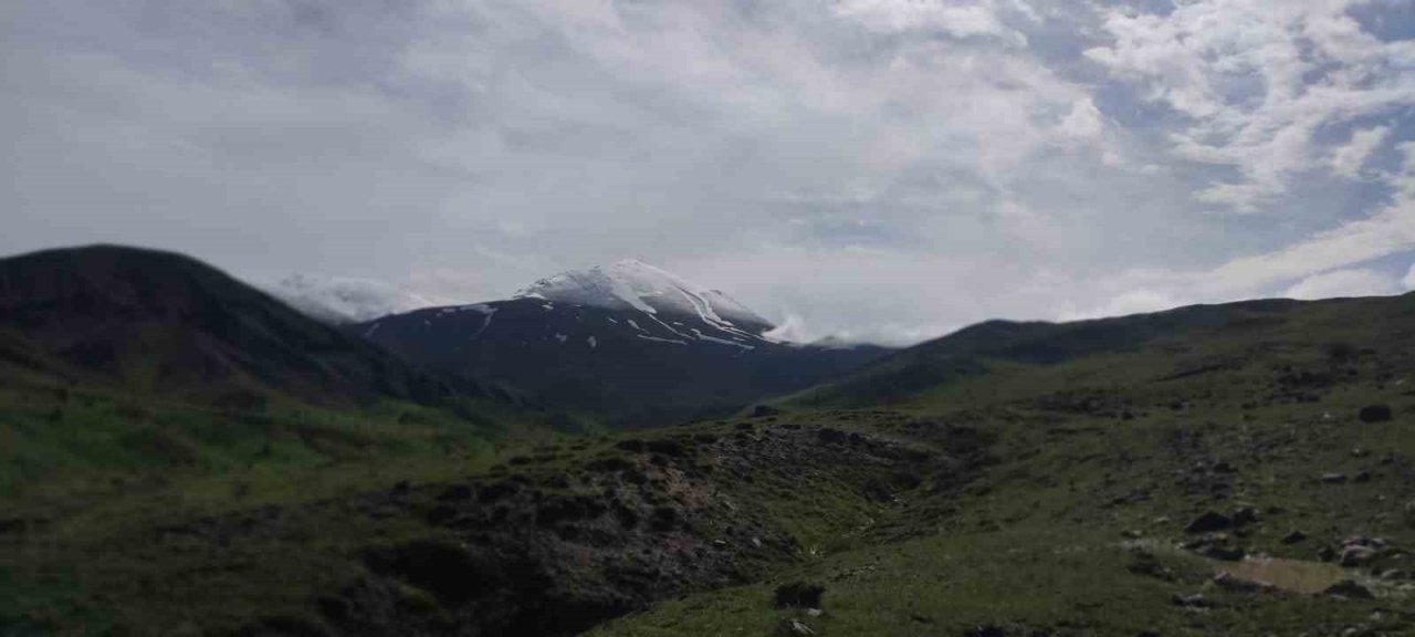 Bağır Paşa Dağı’na kar yağdı