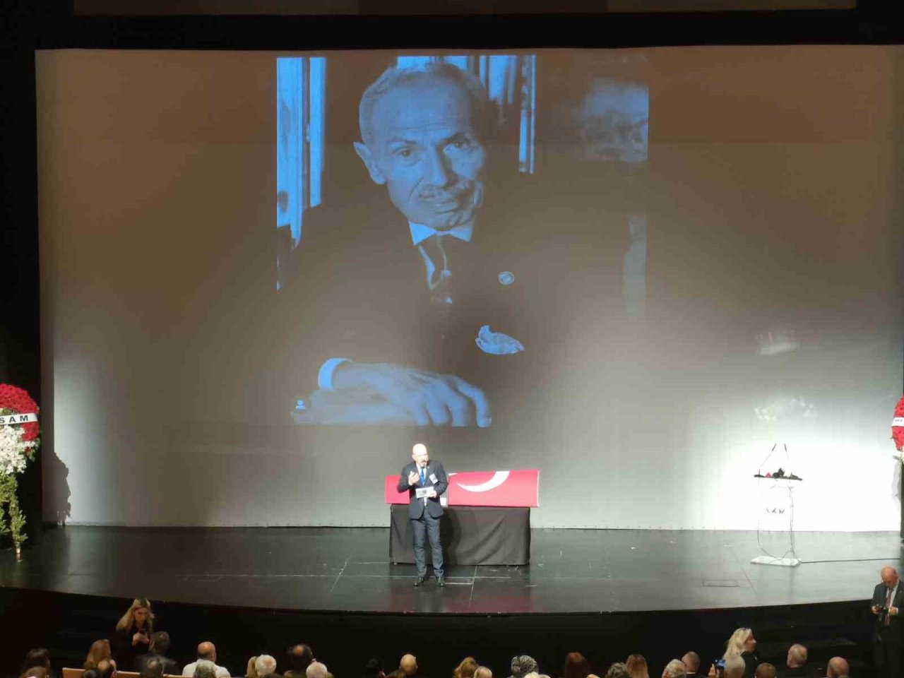 İlham Gencer son yolculuğuna uğurlanıyor: AKM’de tören düzenlendi