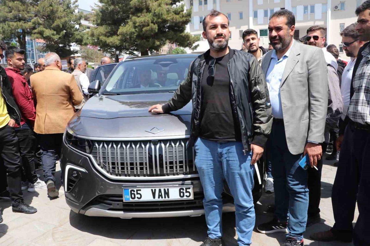 Togg, Van’da vatandaşların beğenisine sunuldu