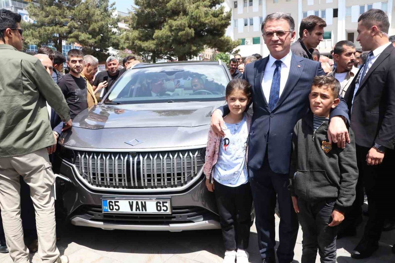 Togg, Van’da vatandaşların beğenisine sunuldu