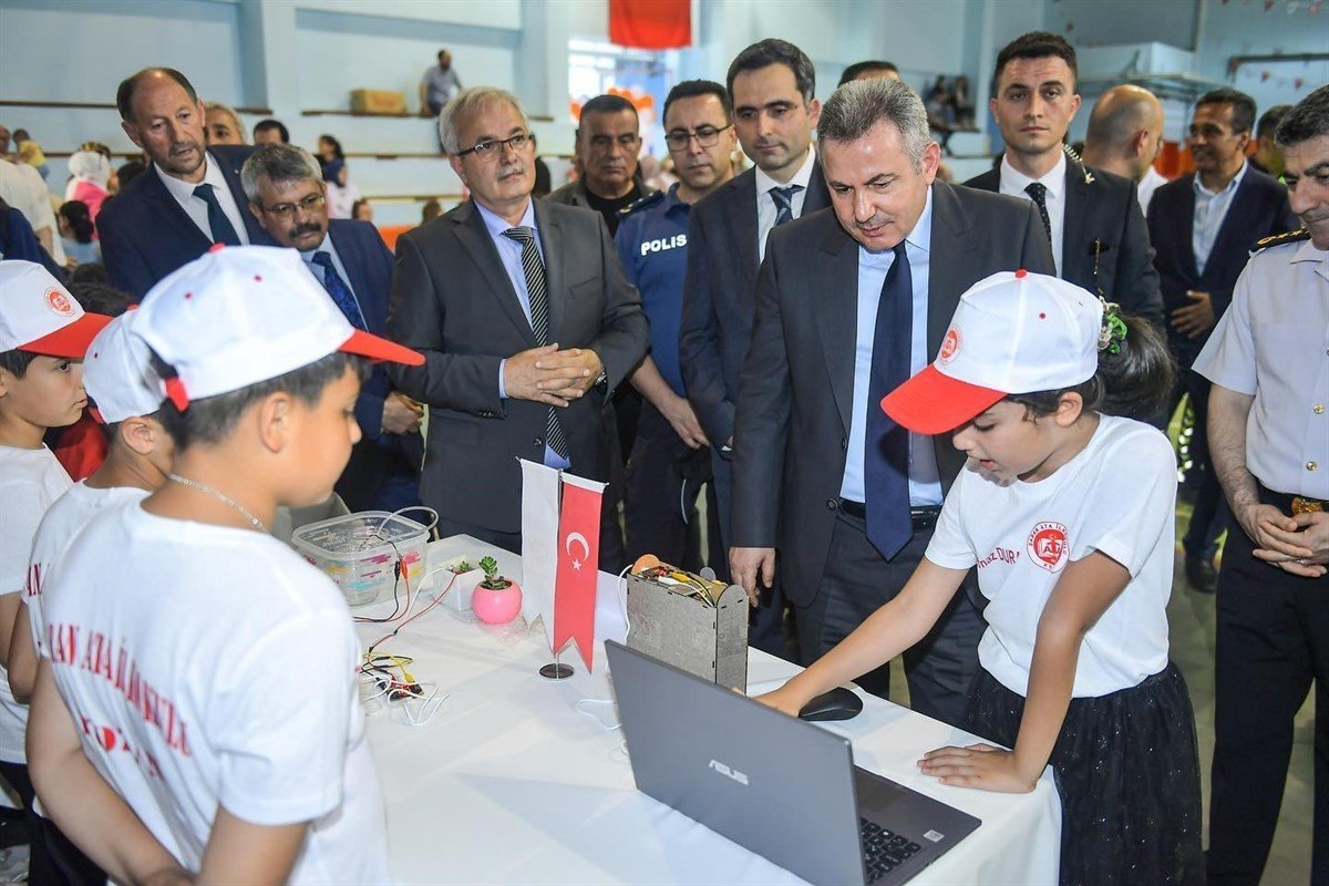 Bilim gençliği robotik ve kodlama şenliğinde buluştu