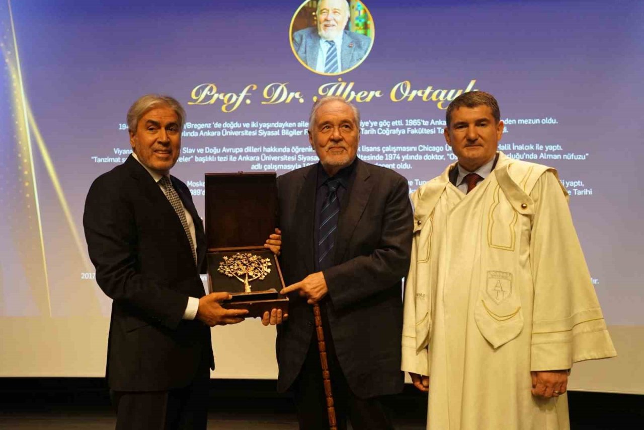 Cumhuriyetin 100. yılında ’Cumhuriyet Çınarları’ ödüllendirildi