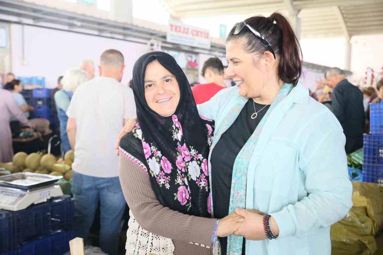 Başkan Çerçioğlu Kuyucak pazarında vatandaşlarla buluştu
