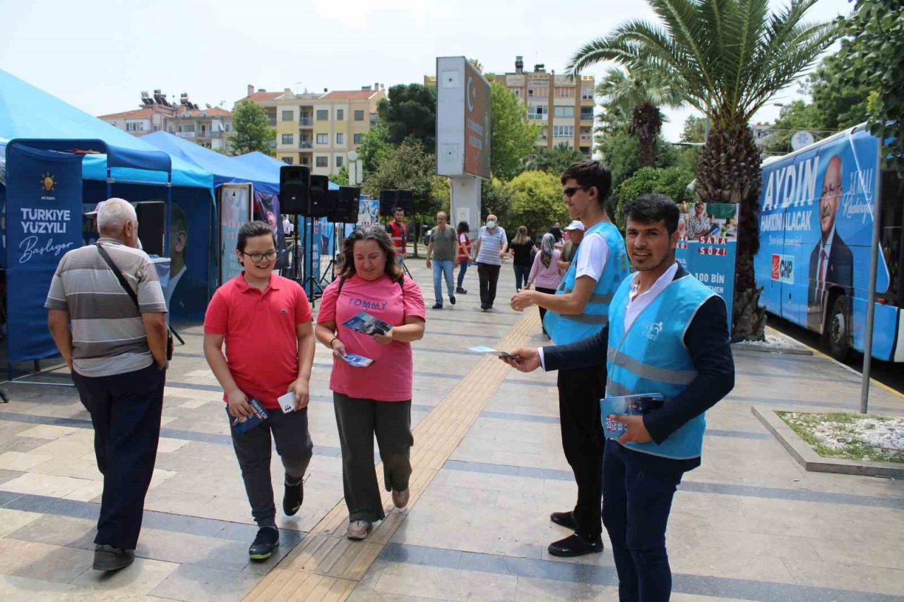 Seçim yasaklarına saatler kala partililerin çalışmaları devam ediyor