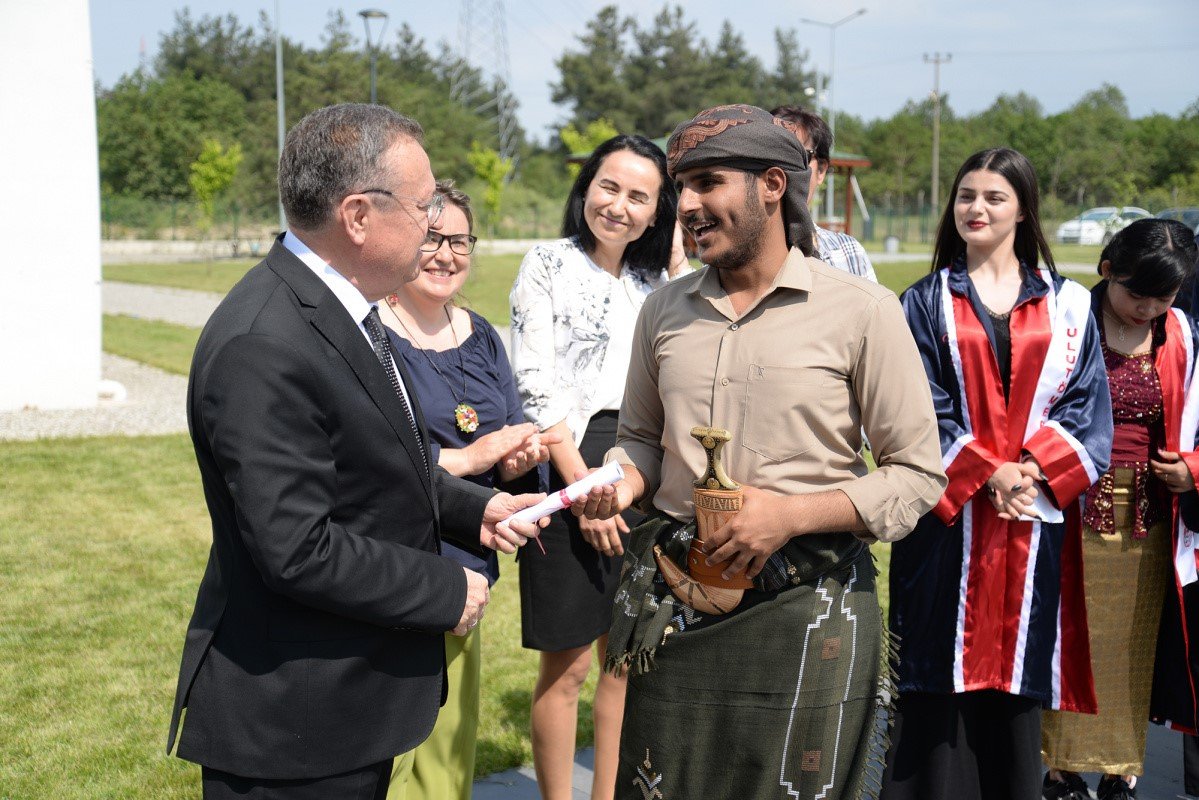 Misafir öğrencilerin mezuniyet coşkusu