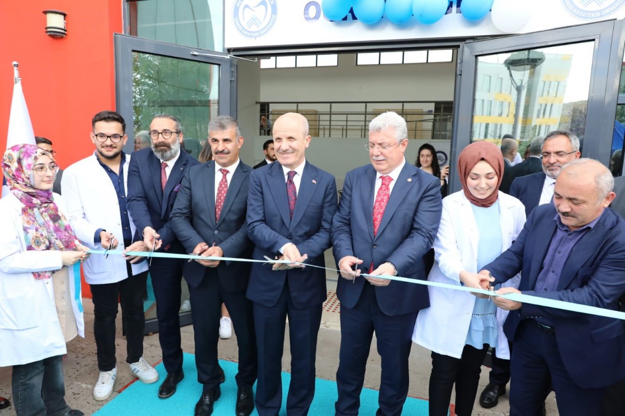 Ağız ve diş sağlığı merkezinin açılış törenine katılan YÖK Başkanı Özvar, diş muayenesi oldu