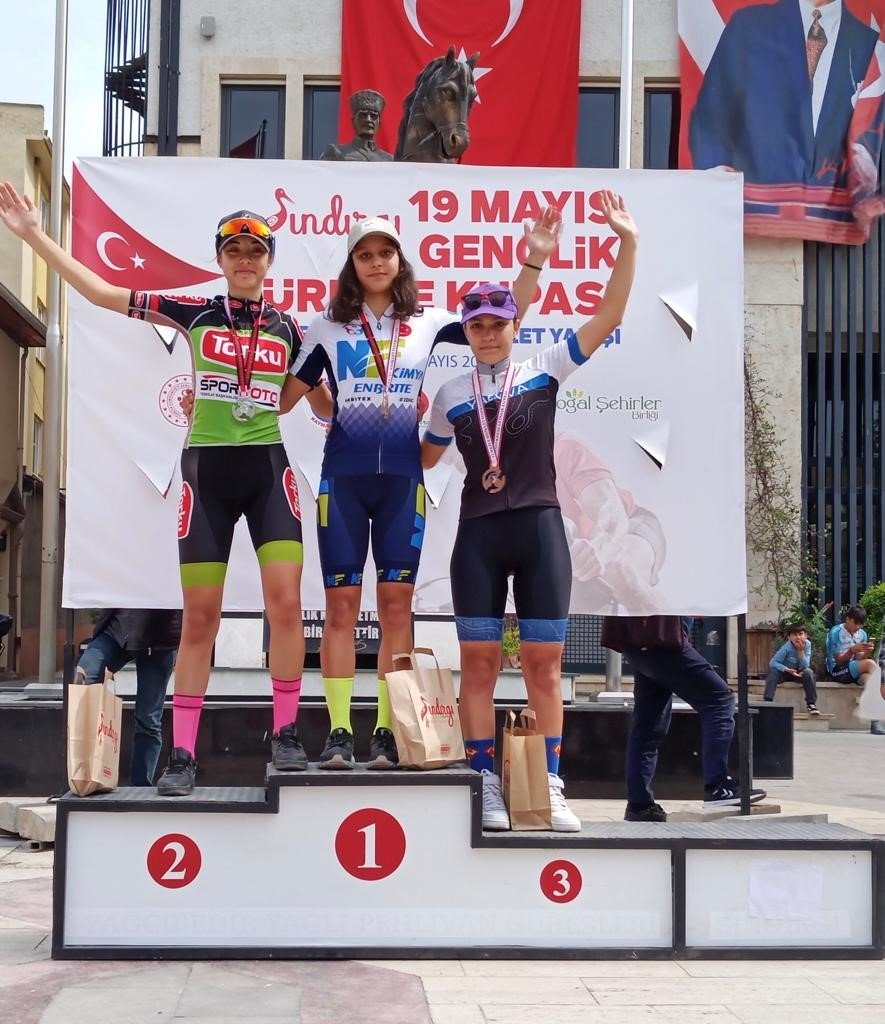 Denizlili bisikletçiler Balıkesir ve Bodrum’dan ödüllerle döndü