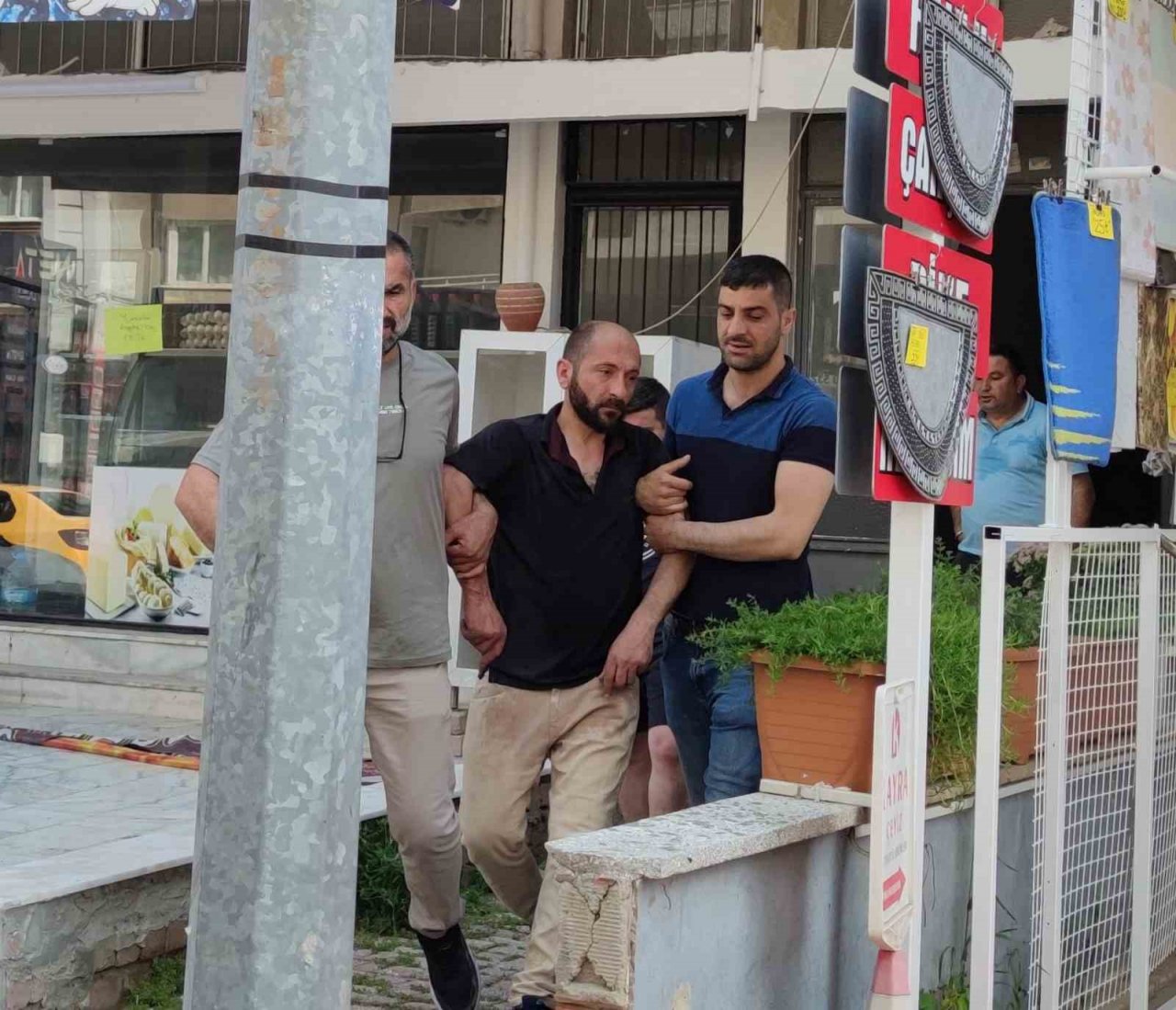 Eski eşiyle görüşebilmek için 3,5 saat ecel terleri döktürdü