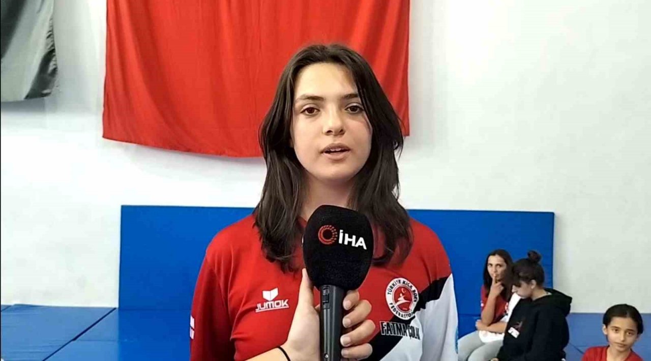 Depremzede sporcular, şampiyonluk kürsüsüne çıktı