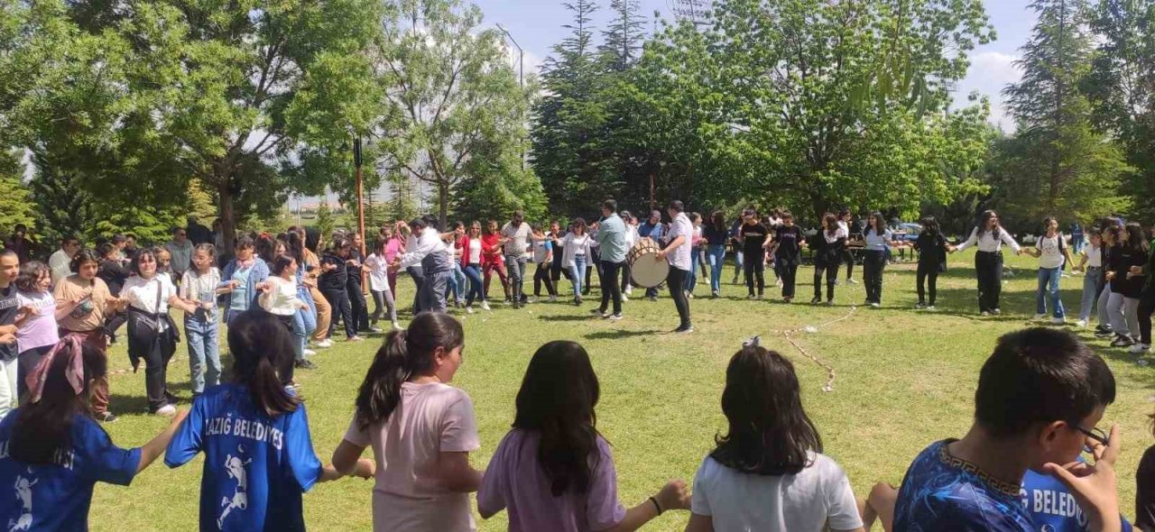 Öğrenciler LGS stresini Elazığ Hipodromunda attı