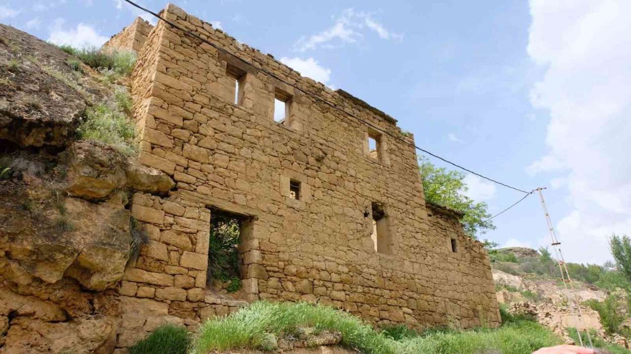 Gümüşhane’deki tarihi taş evler turizme kazandırılmayı bekliyor