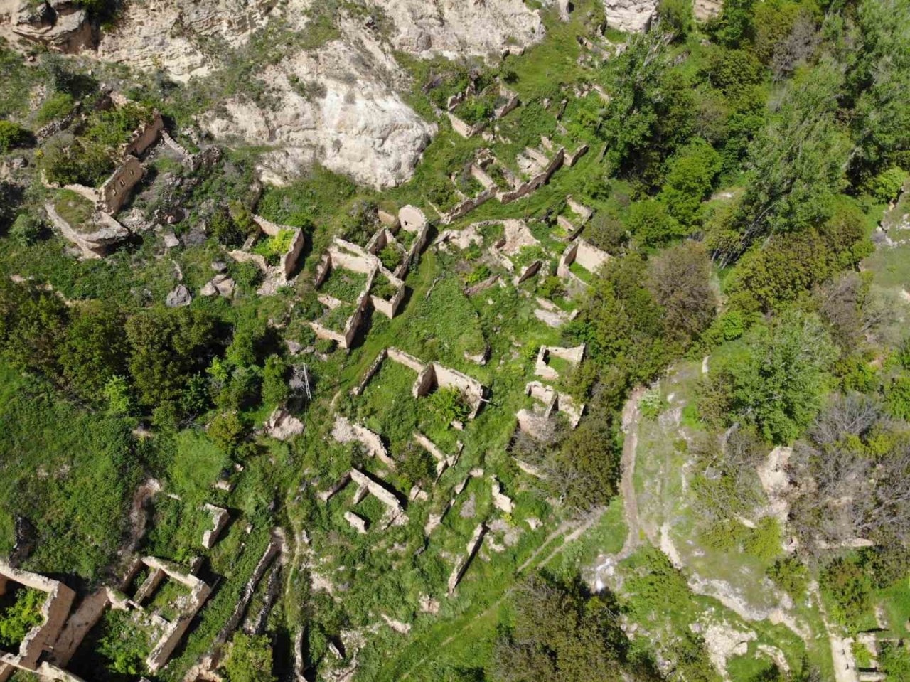 Gümüşhane’deki tarihi taş evler turizme kazandırılmayı bekliyor