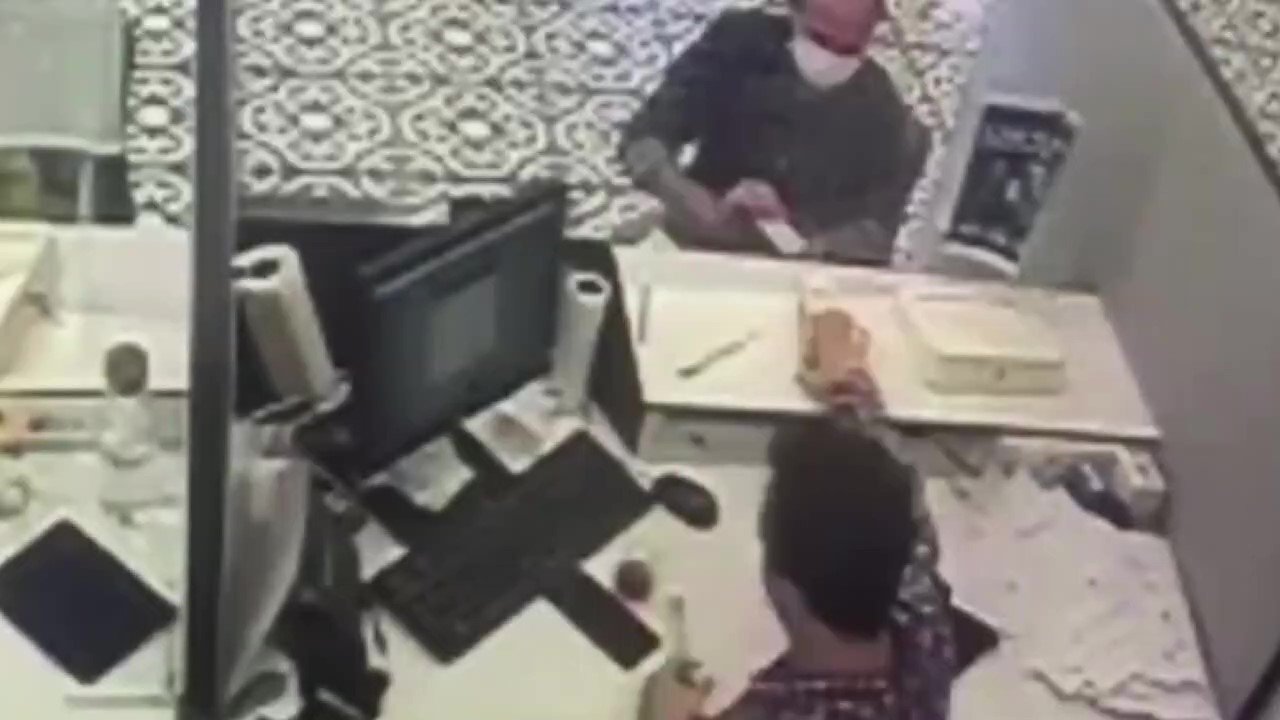 İstanbul’da ’gümrük’ yalanıyla 923 bin TL dolandırıcılık yapan iki şüpheli yakalandı