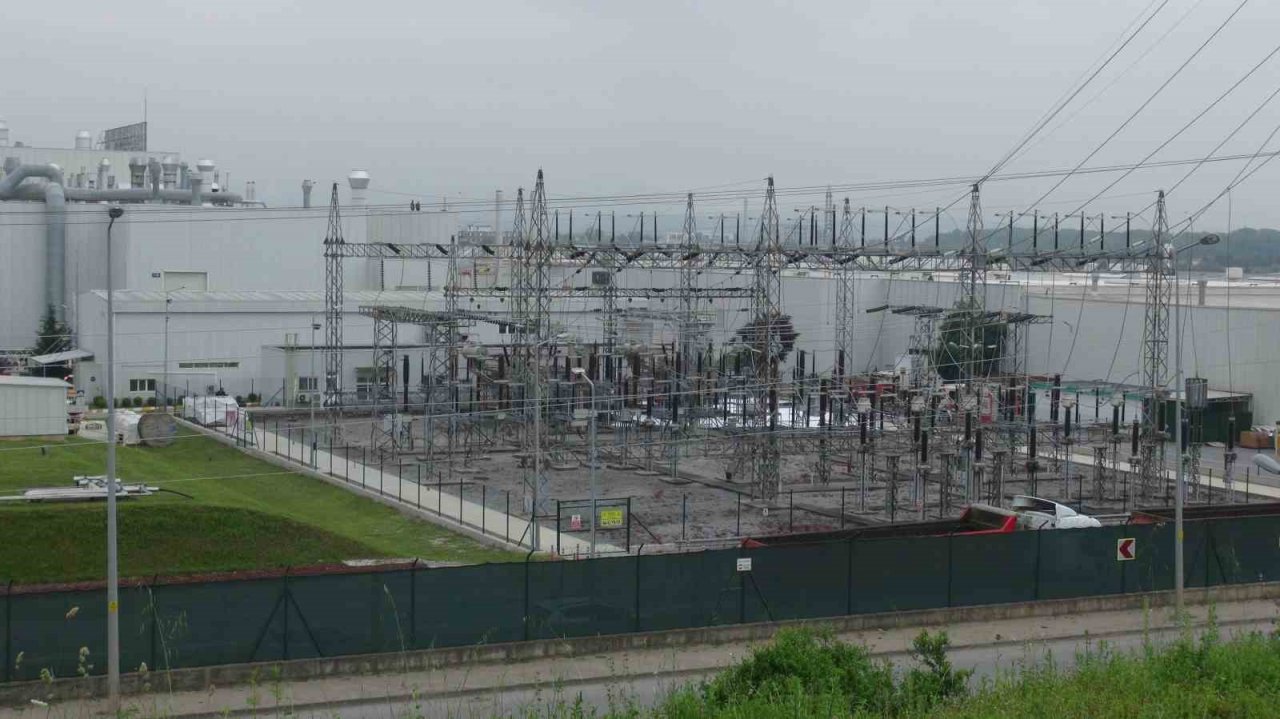 İzmit’te otomobil fabrikasında yangın