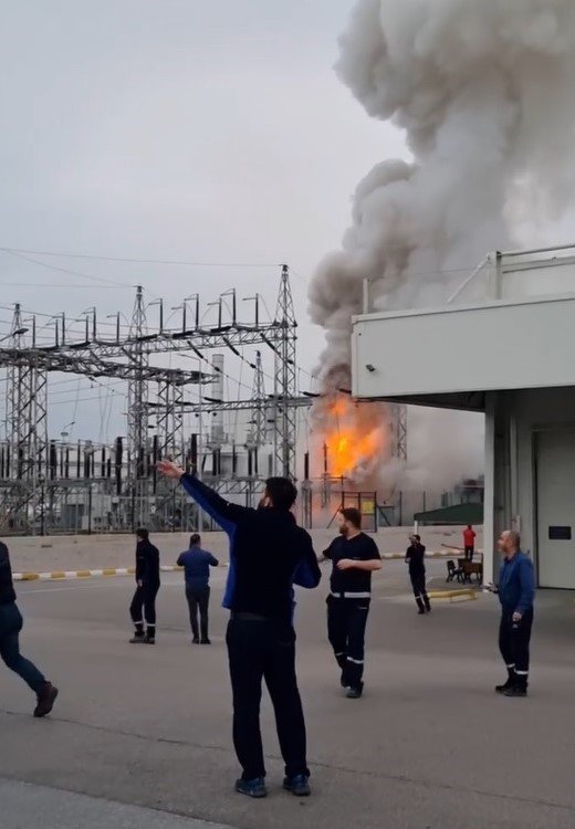 İzmit’te otomobil fabrikasında yangın