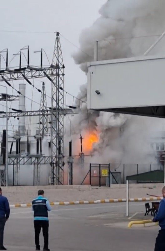 İzmit’te otomobil fabrikasında yangın