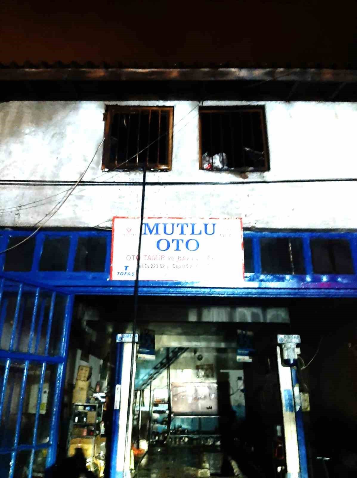 Kütahya’da oto tamirhanesinde yangın
