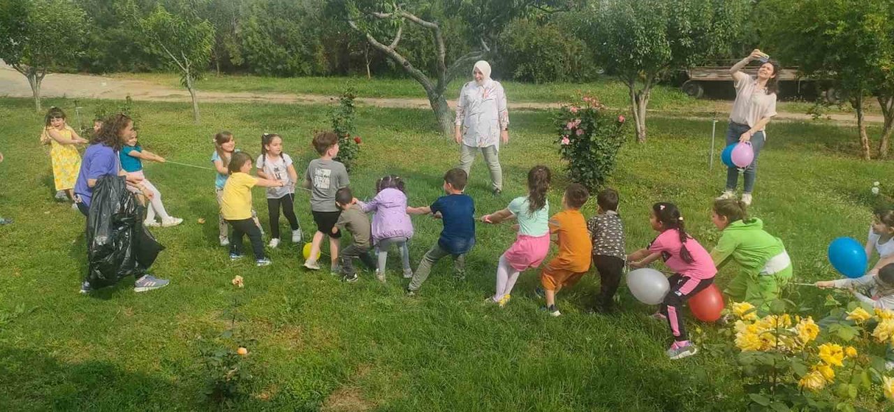 Alaşehirli minikler hem doğayı tanıyor hem de yaşayarak öğreniyor