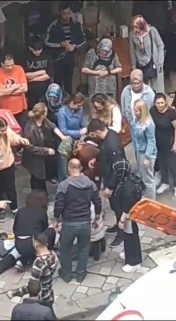 Evlatların en acı günü: Öldürülen annelerine son görev