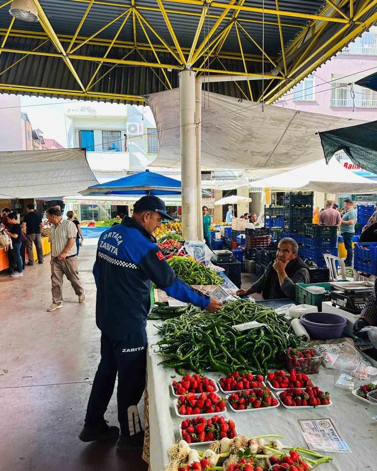 Ortaca zabıtasının etiket denetimleri sürüyor
