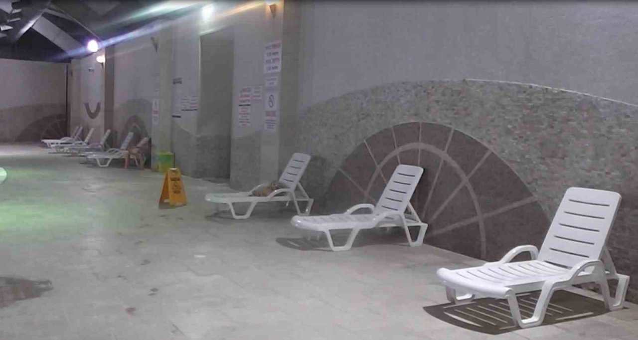 Gediz Belediyesi Termal Tatil Köyü, bozulmayan doğallığı ile kendisine hayran bırakıyor