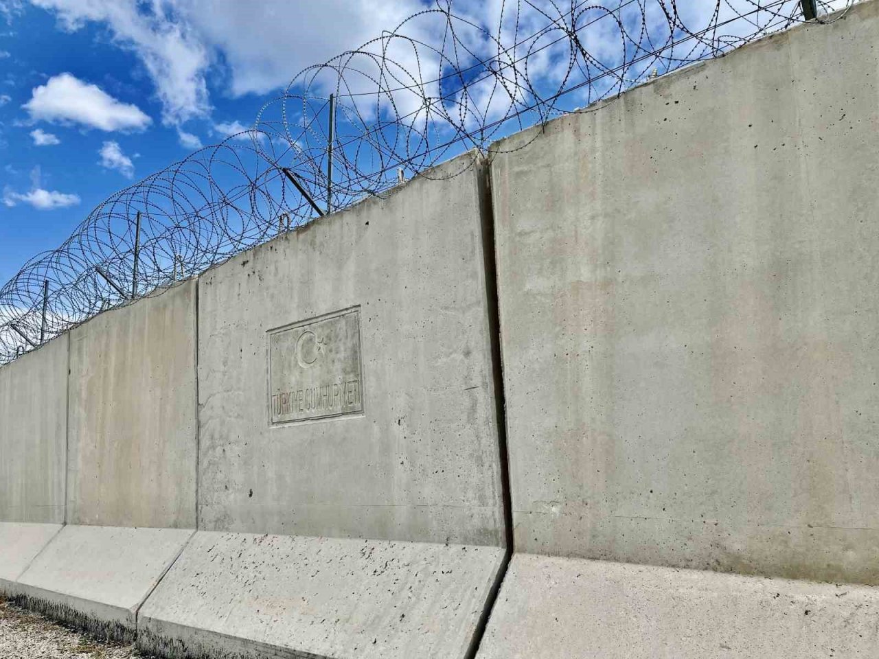 Kamera ve sismik sensörlerle denetlenen İran sınırında kuş uçurtulmuyor