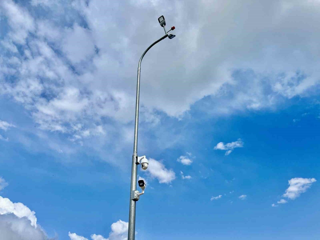 Kamera ve sismik sensörlerle denetlenen İran sınırında kuş uçurtulmuyor