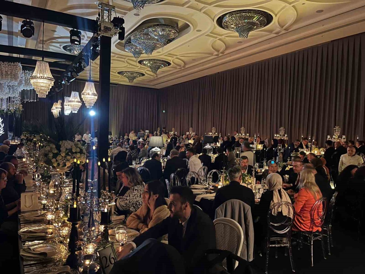 Bursa’da genç çiftin düğünü siyasileri biraraya getirdi