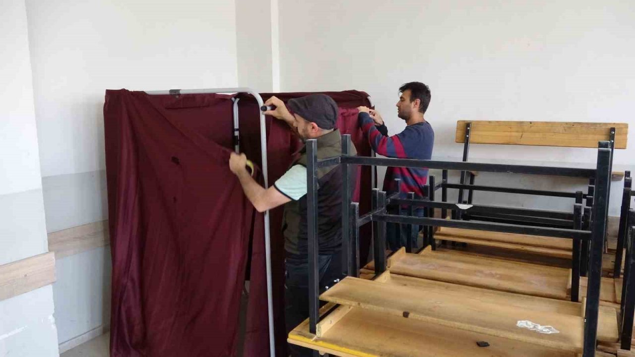 Van’da ikinci tur Cumhurbaşkanlığı seçimi için sandıklar kuruldu