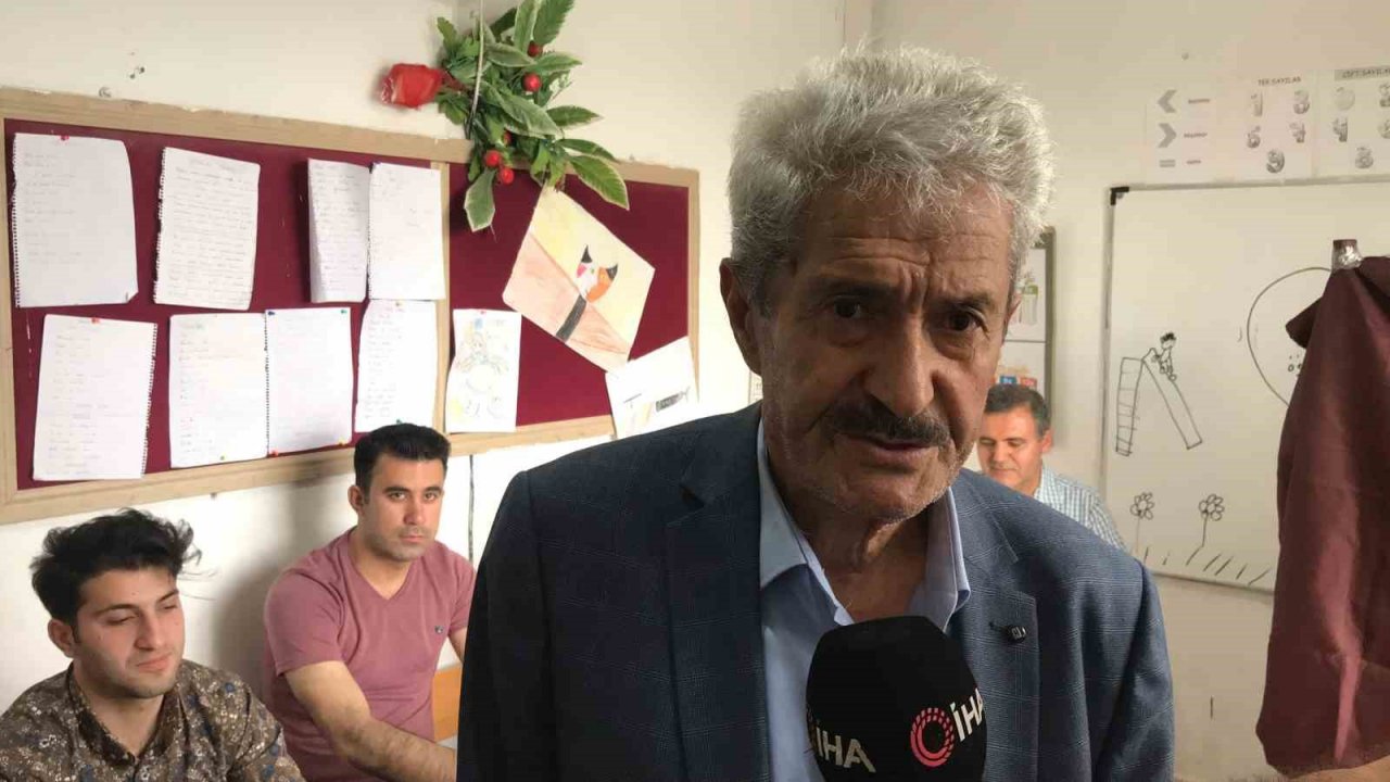 Batman’da 80 yaşındaki vatandaş, ’ülke bekası’ deyip sandık başına gitti