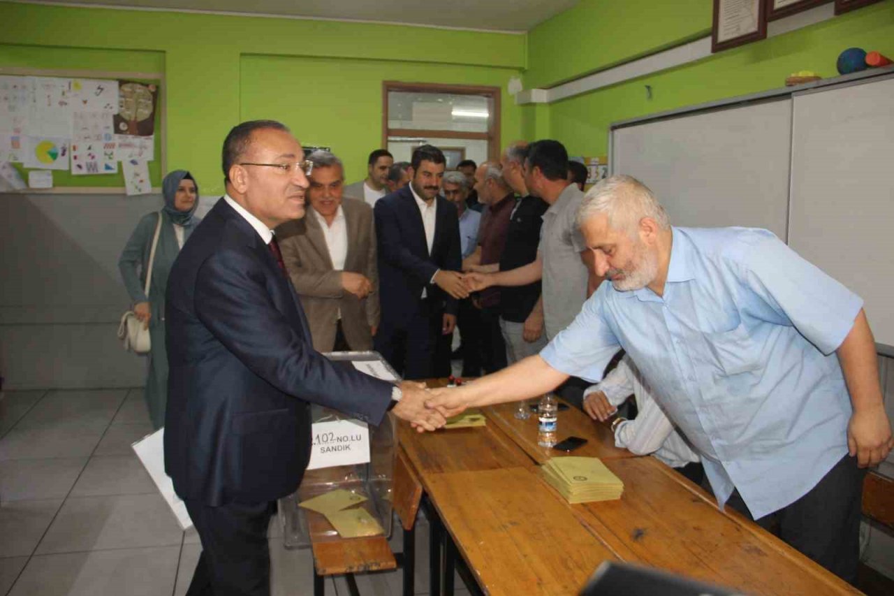 Bakan Bozdağ, oyunu Şanlıurfa’da kullandı