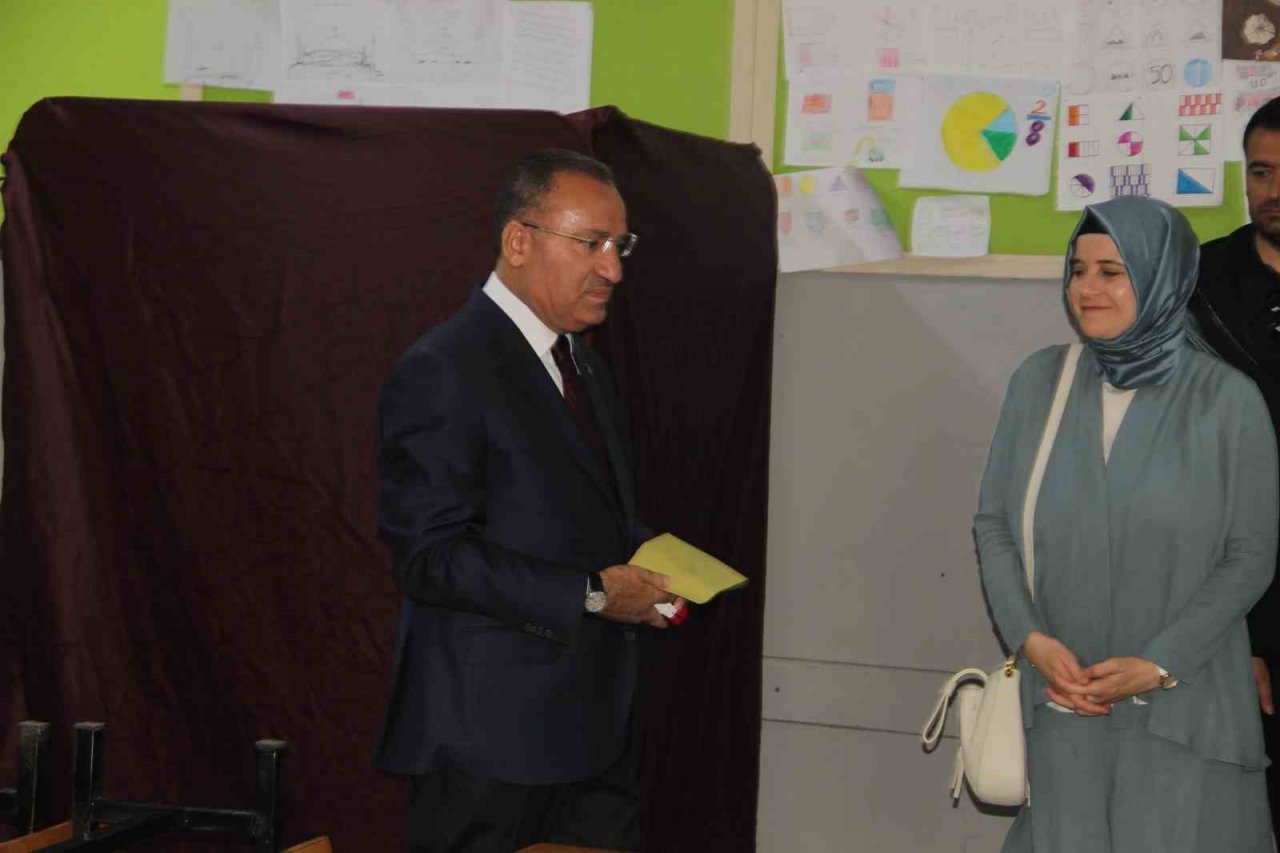 Bakan Bozdağ, oyunu Şanlıurfa’da kullandı
