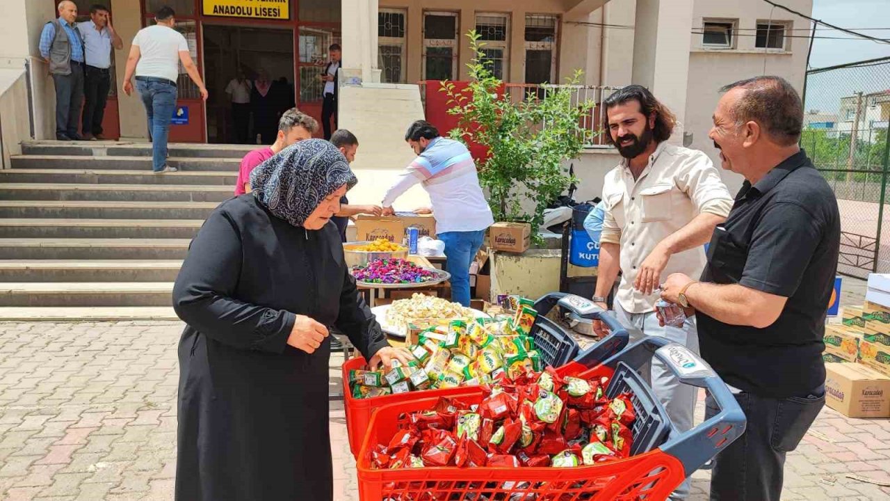 Depremzededen oy kullananlara sürpriz ikram