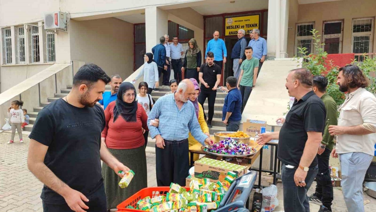 Depremzededen oy kullananlara sürpriz ikram