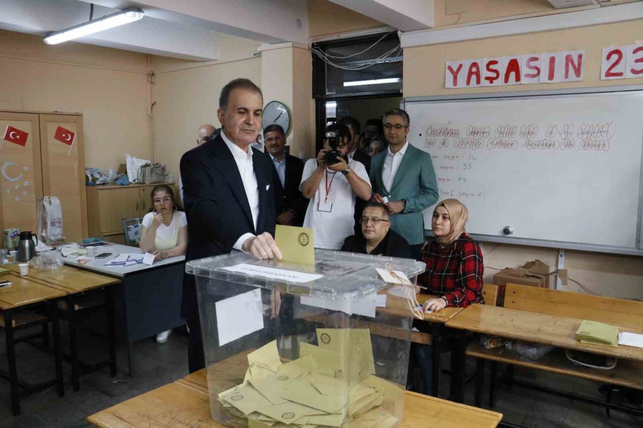 AK Parti Sözcüsü Çelik: "Türkiye bir kere daha büyük bir demokrasi sınavını bütün gücünü göstererek veriyor"