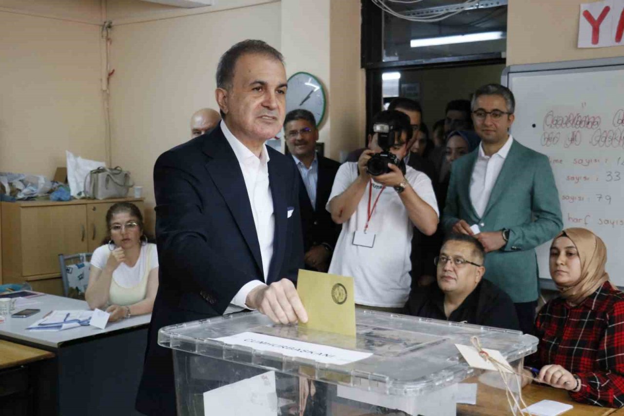 AK Parti Sözcüsü Çelik: "Türkiye bir kere daha büyük bir demokrasi sınavını bütün gücünü göstererek veriyor"