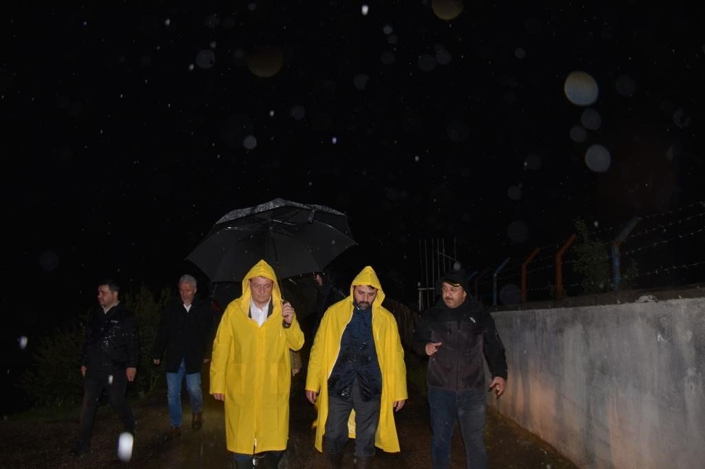 Milletvekili Şahin, taşından zarar gören yerleri inceledi