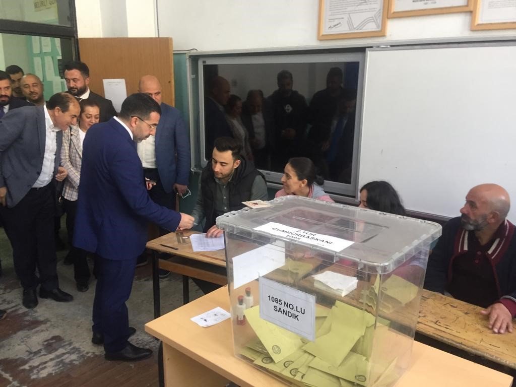 AK Parti Milletvekili Çalkın oyunu kullandı