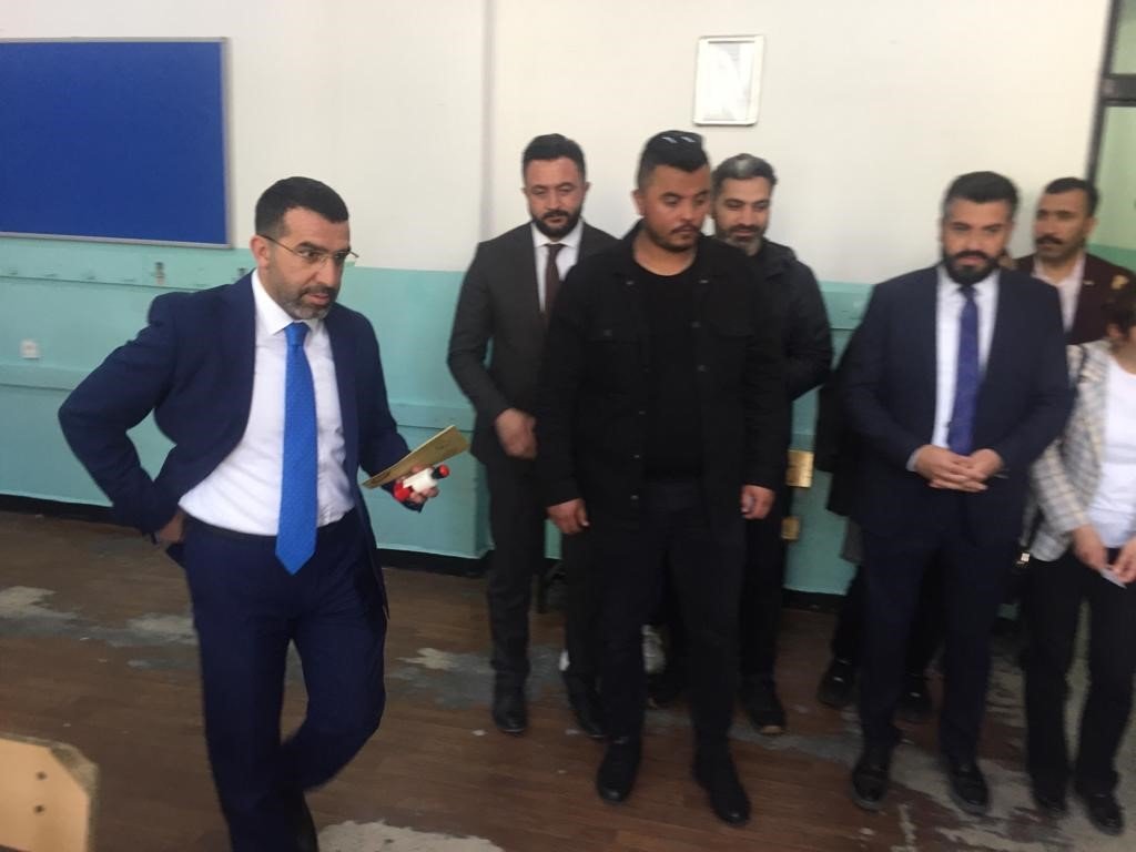 AK Parti Milletvekili Çalkın oyunu kullandı