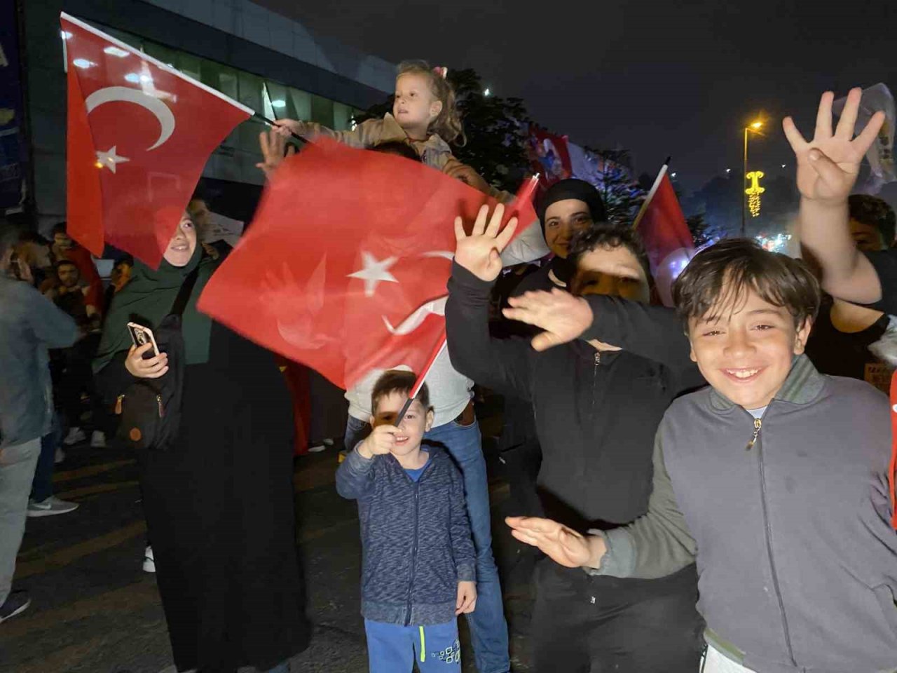 Küçükçekmece’de Cumhurbaşkanlığı seçim zaferi kutlaması