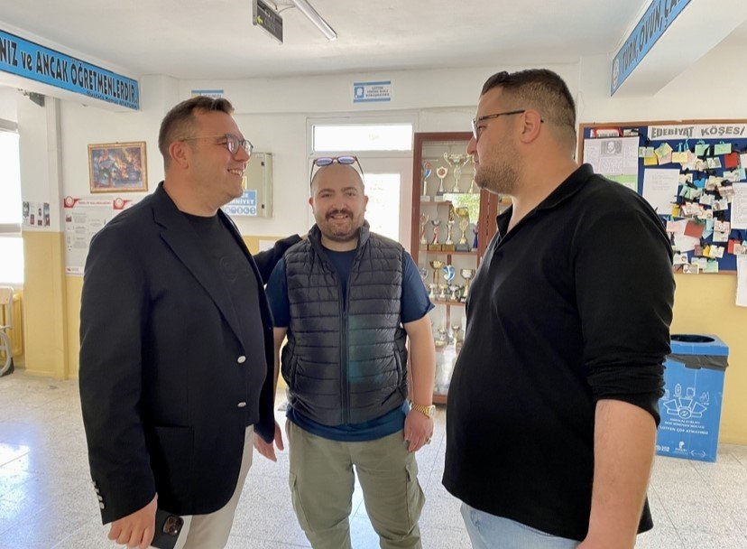 AK Parti Seferihisar İlçe Başkanı Aydın eşi ile birlikte oyunu kullandı