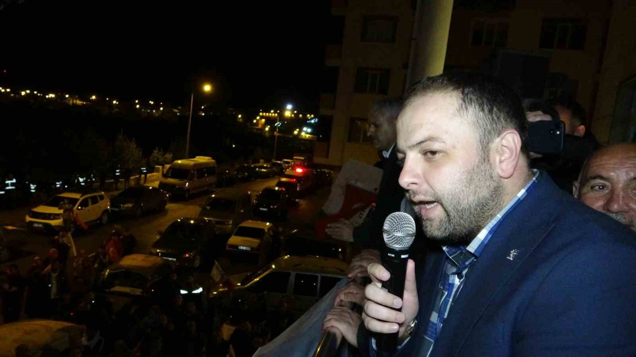 Ardahan’da seçim kutlamaları başladı