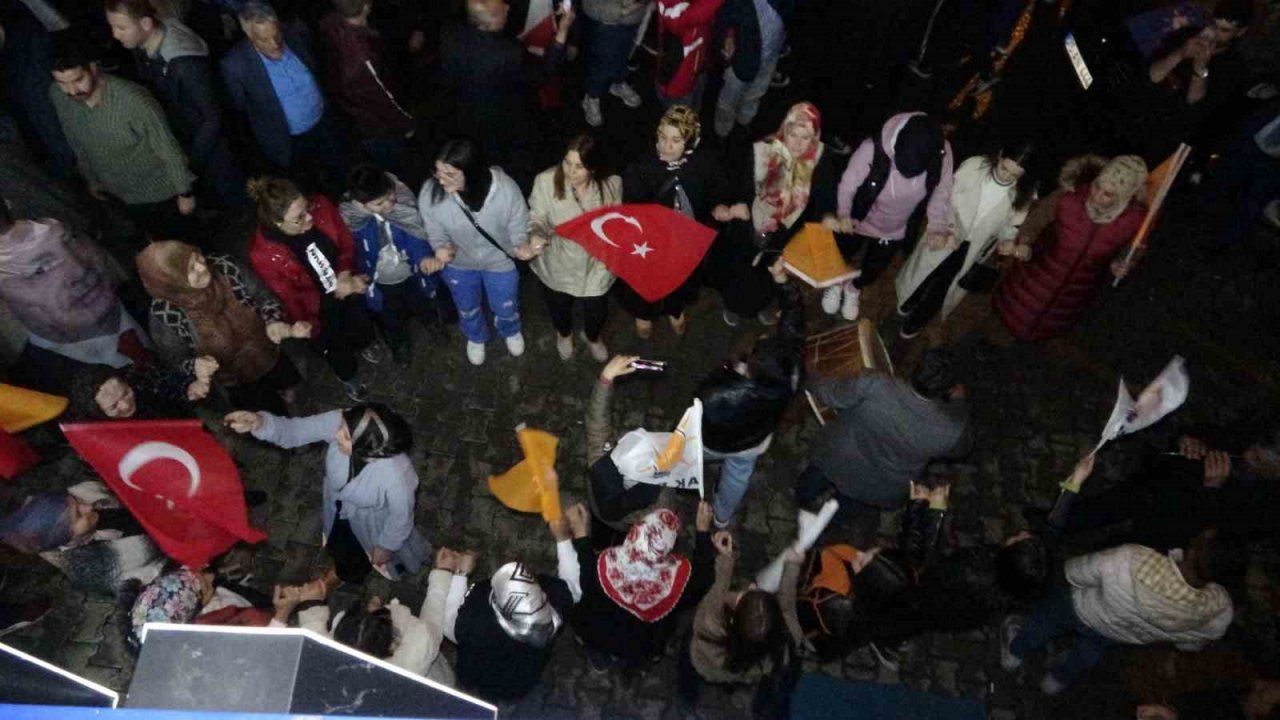 Ardahan’da seçim kutlamaları başladı