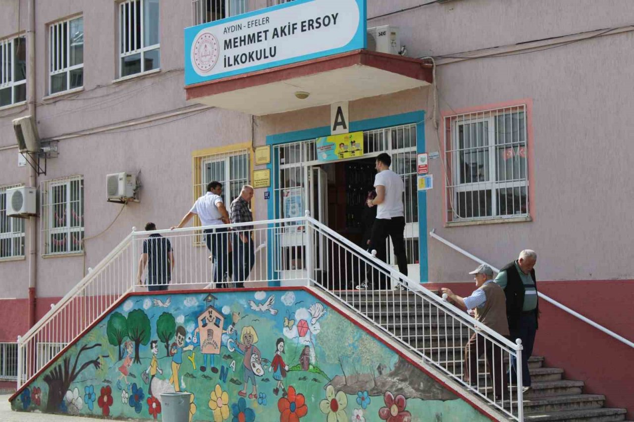 Aydın’da oy kullanma işlemi başladı
