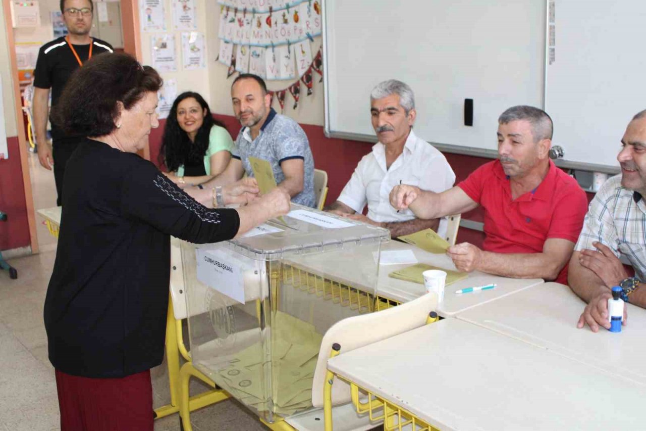 Aydın’da oy kullanma işlemi başladı