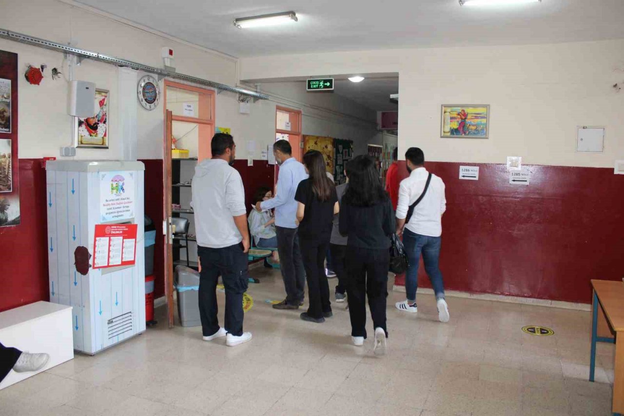 Aydın’da oy kullanma işlemi başladı