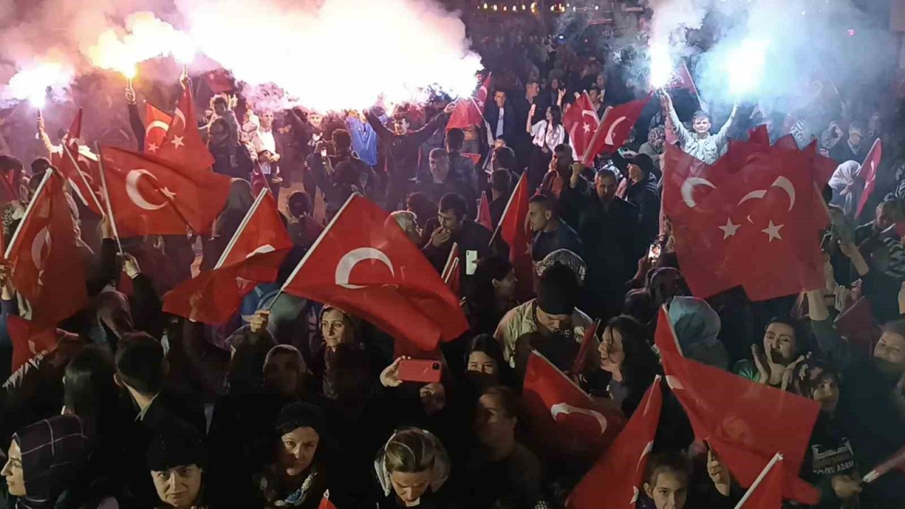 Balıkesir ve ilçelerinde kutlamalar başladı