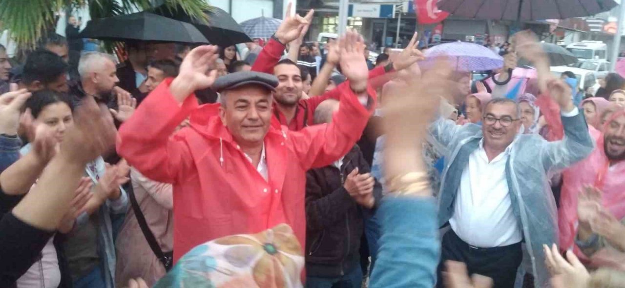 Başkan Kaplan, Cumhurbaşkanı Erdoğan’ın zaferini vatandaşlarla birlikte kutladı