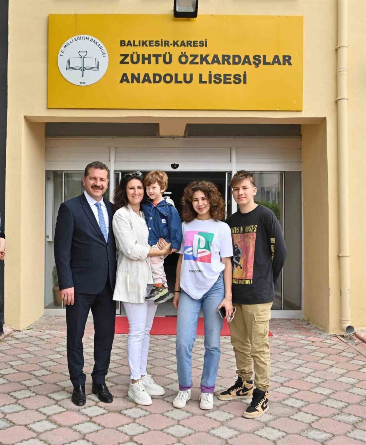 Başkan Yılmaz, oyunu ailesi ile birlikte kullandı